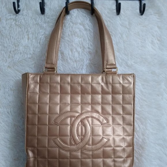 CHANEL Handbags - CHANEL Gold Chocolate Bar Tote Bag